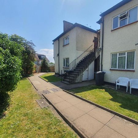 Art Double Bed Room Edgware Exterior photo