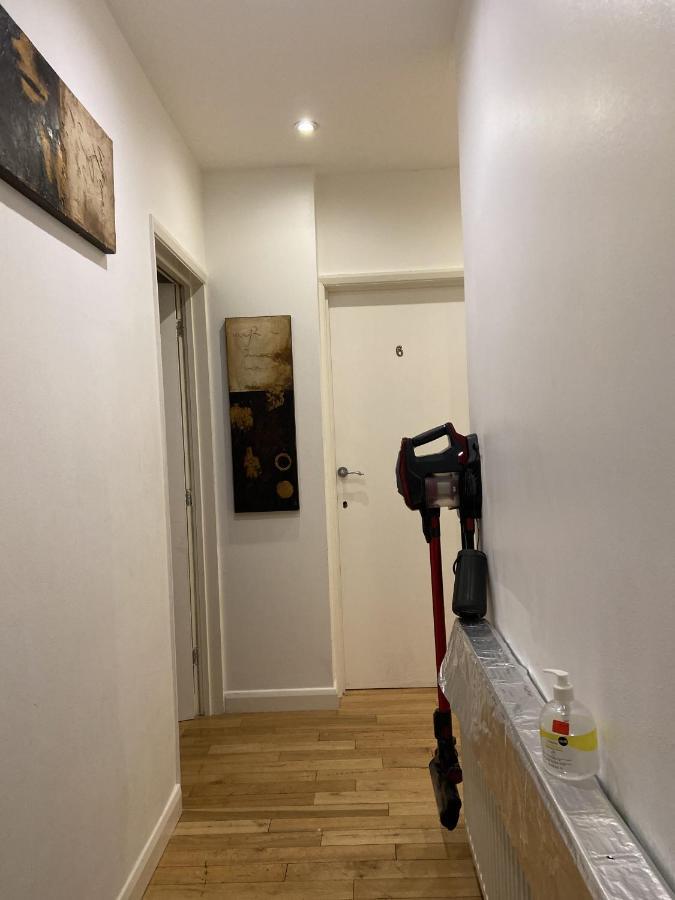 Art Double Bed Room Edgware Exterior photo