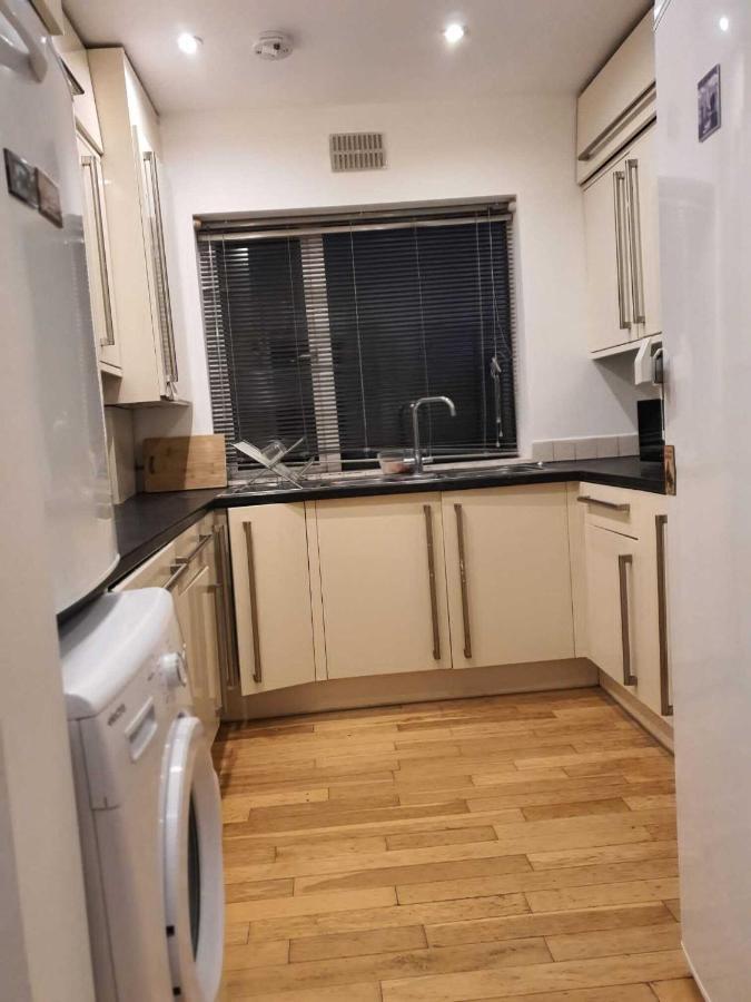 Art Double Bed Room Edgware Exterior photo